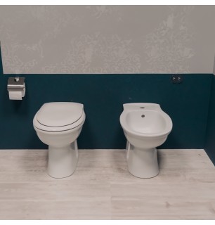 Paire de sanitaires traditionnels en céramique sur pied série Karla