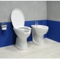 Kit de salle de bains pour handicapés avec lavabo, bidet et WC en céramique avec siège inclus Kit de salle de bains pour handicapés avec lavabo, bidet et WC en céramique avec siège inclus