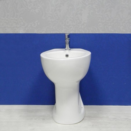 Bidet sur pied senior - Confort pour les personnes âgées et handicapées | BuyBath