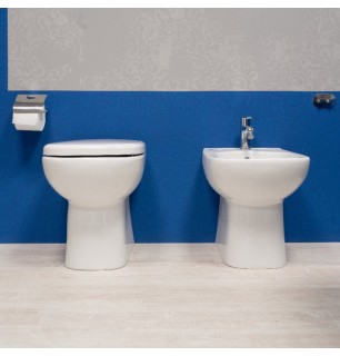 Couple de sanitaires en céramique affleurant au mur Série Origin | Rak Ceramics