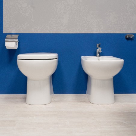 Couple de sanitaires en céramique affleurant au mur Série Origin | Rak Ceramics